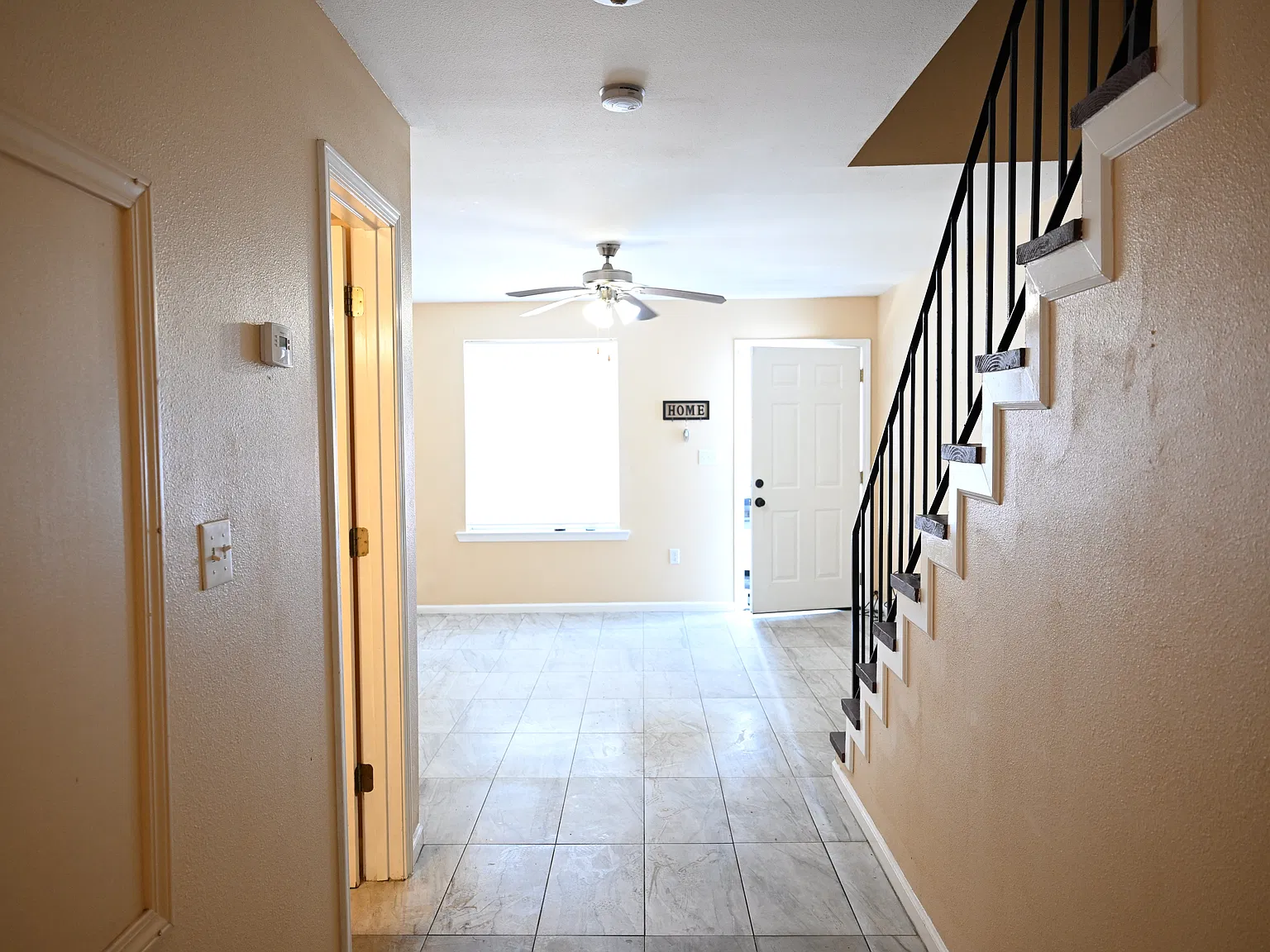 807 Vouray Dr — Photo 4