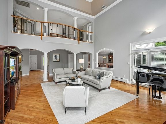 2nd image of 3 Forest Hill Dr