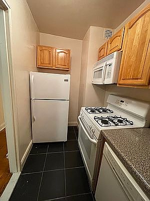 2nd image of 67-67 Burns St #2C