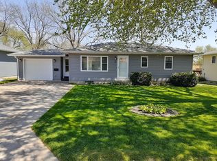 15 Bruce Ln, La Porte City, IA 50651