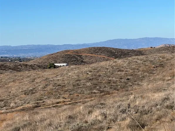11 Alexander Dr, Hemet, CA 92544