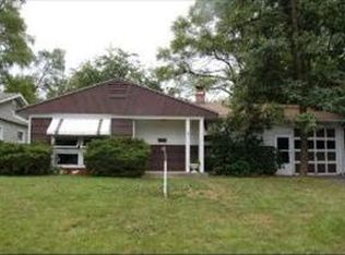 29 Hickory Dr, Carpentersville, IL