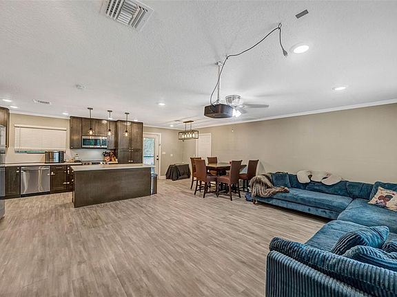 5th image of 7149 Spruce Dr