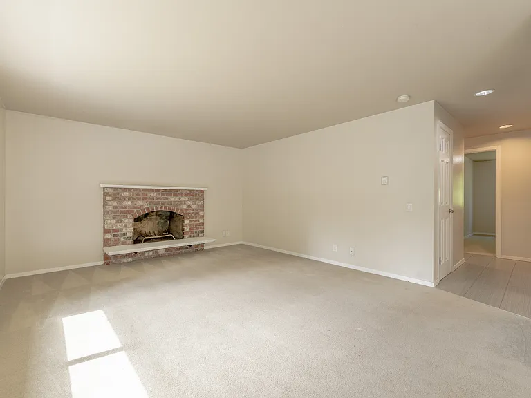 6107 NE 194th Pl #4 — Photo 4