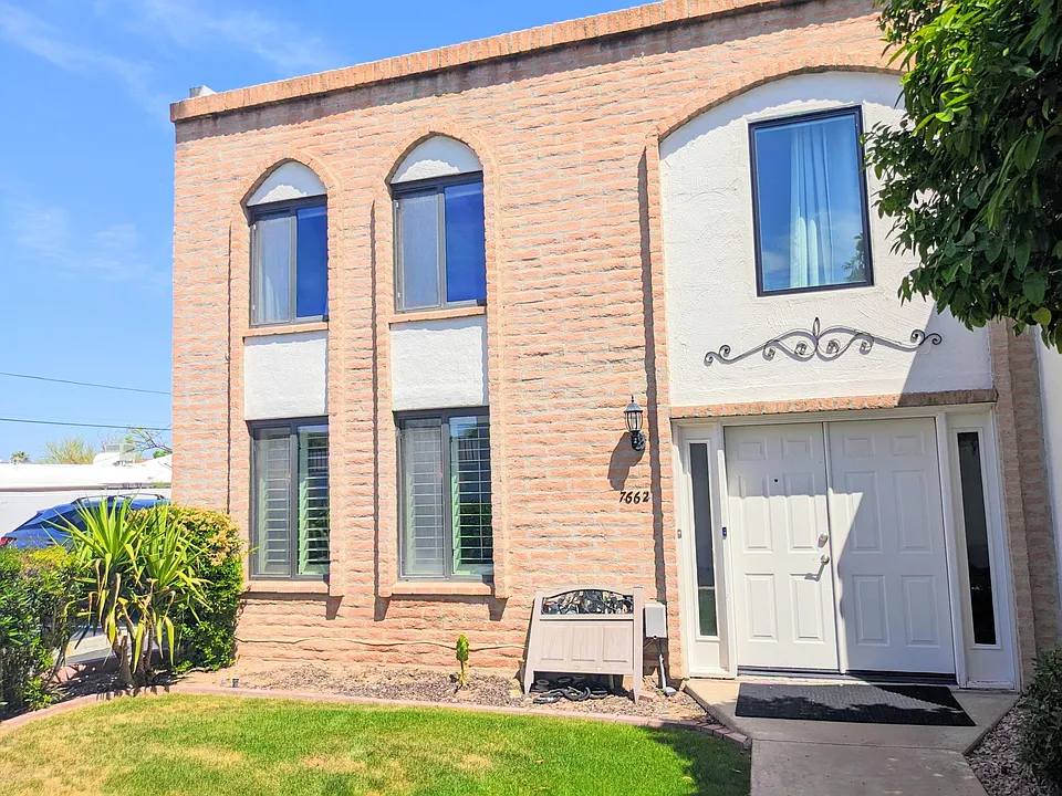 7662 E Minnezona Ave