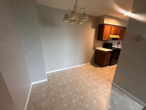 4th image of 620 Everett St #20