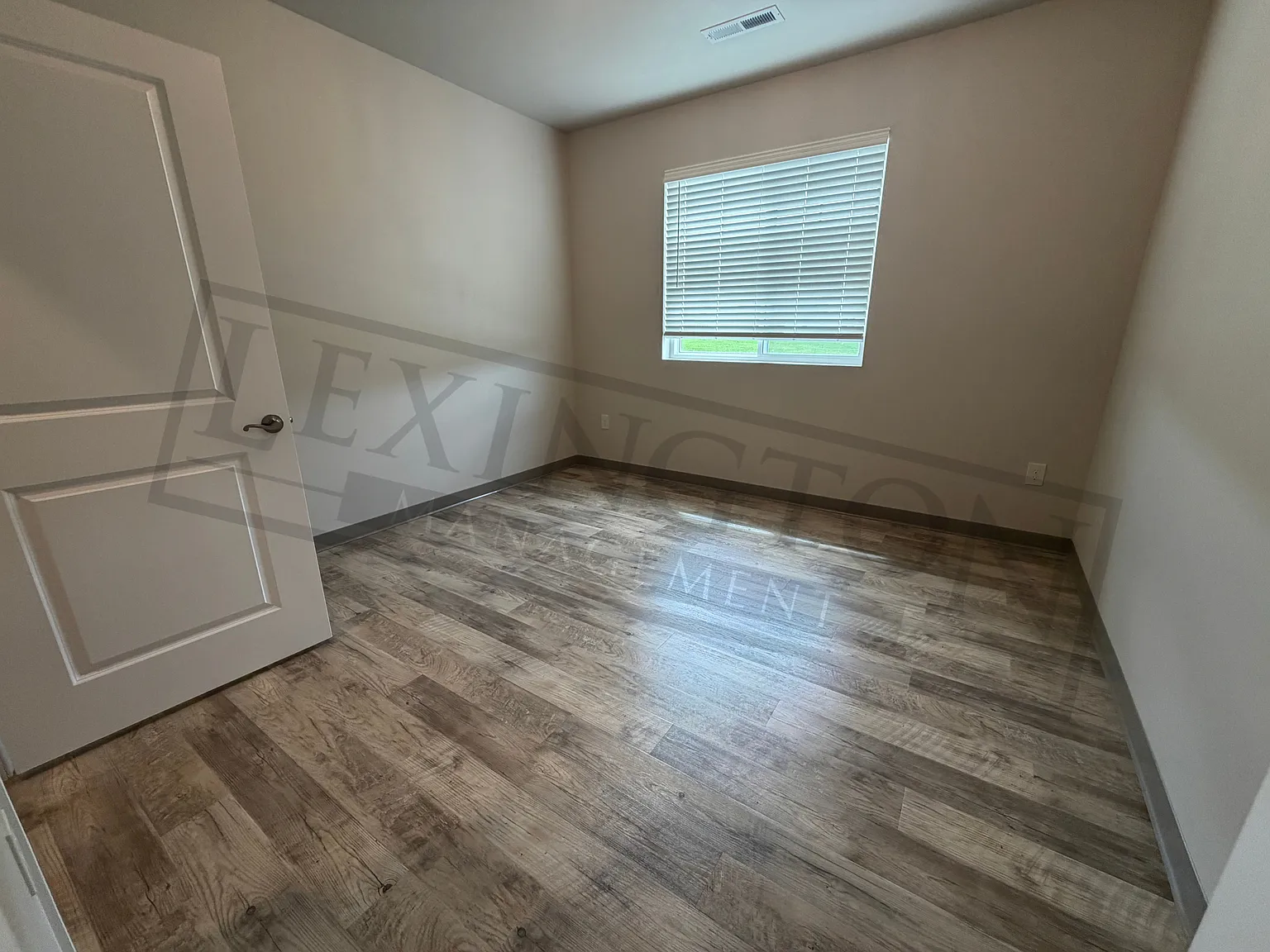 3 bed, 1600 sqft, $1,900 — Photo 3
