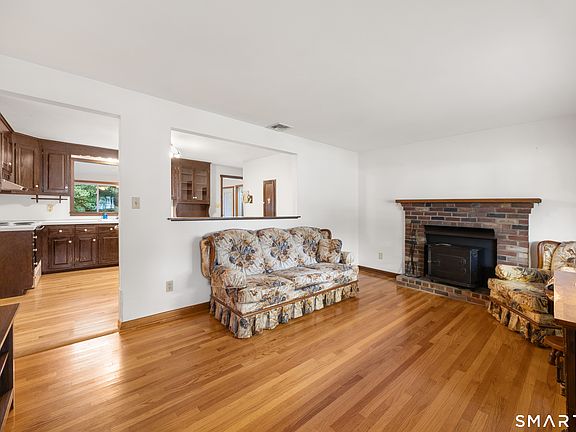 4th image of 63 Jodi Drive