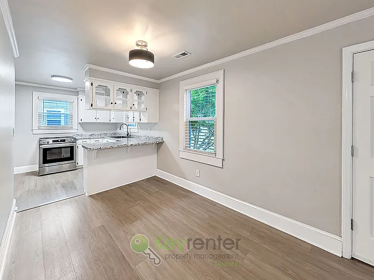 102 Woodville Ave — Photo 4