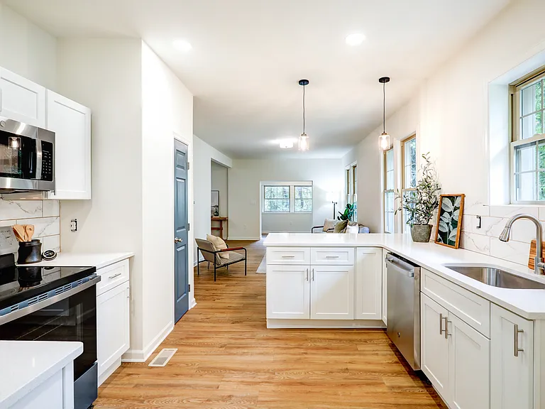 2560 Iron Springs Rd — Photo 13