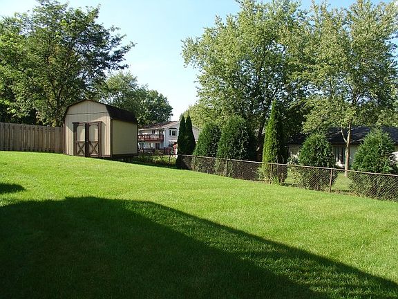 5th image of 21W634 Glen Valley Dr