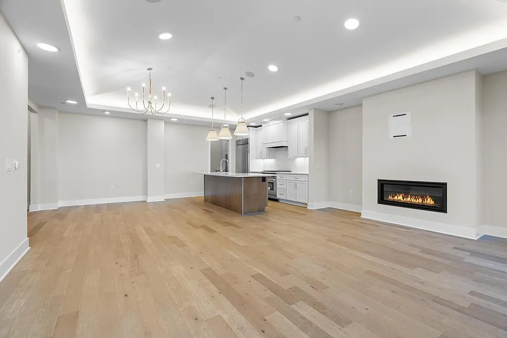 2 bed, 2.5 bath, 1940 sqft, $5,820 — Photo 2