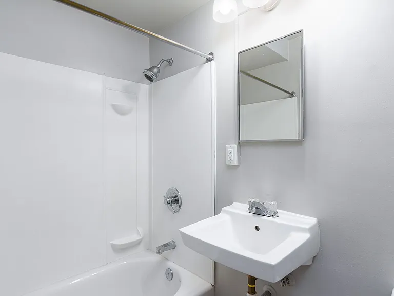The Lee Apartments — Photo 20