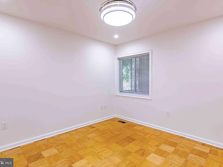 1 Stonehenge Cir #2 — Photo 35