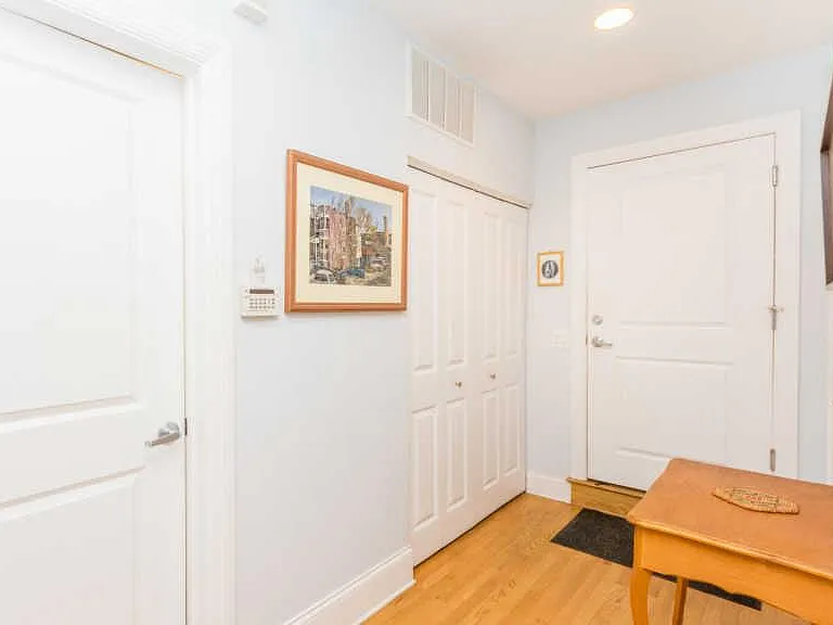 4113 N Southport Ave — Photo 19