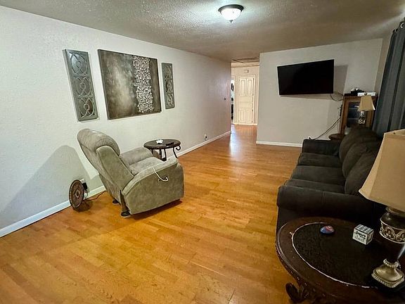 2nd image of 502 S 6th St