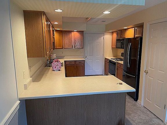 Kitchen, exit to garage