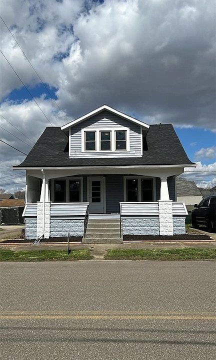 1st image of 423 E 7th St