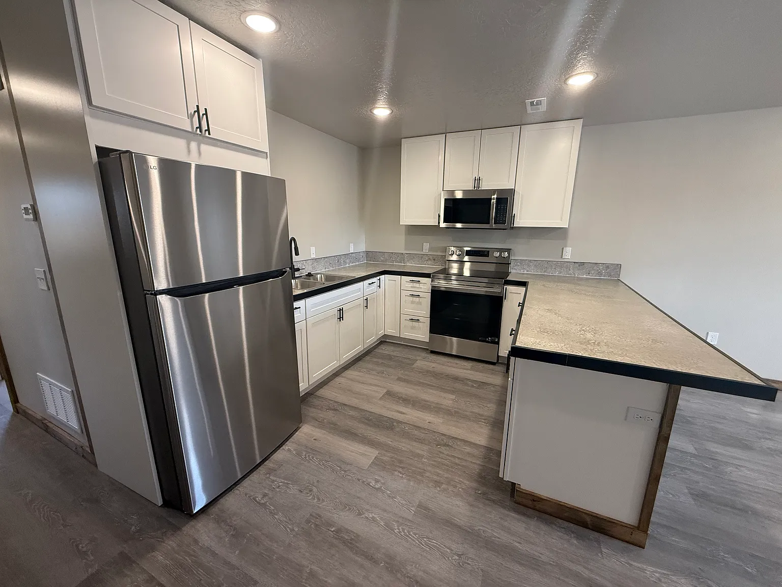 3 bed, 1088 sqft, $1,600 — Photo 4
