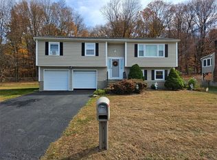 222 Melville Dr, New Windsor, NY 12553