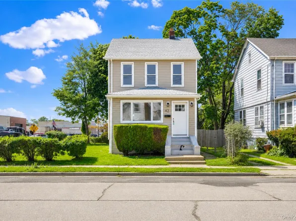 42 Satterie Avenue, Valley Stream, NY 11580