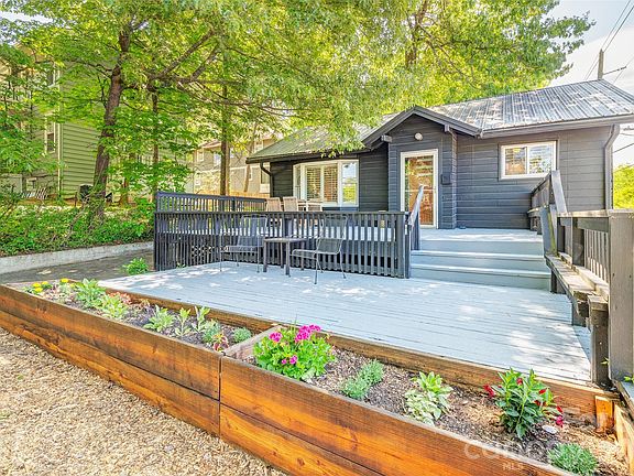 3rd image of 124 Evelyn Pl