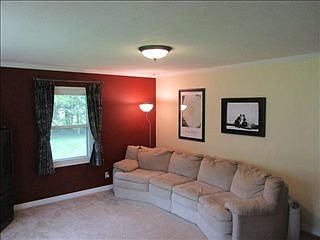 5th image of 219 5th St