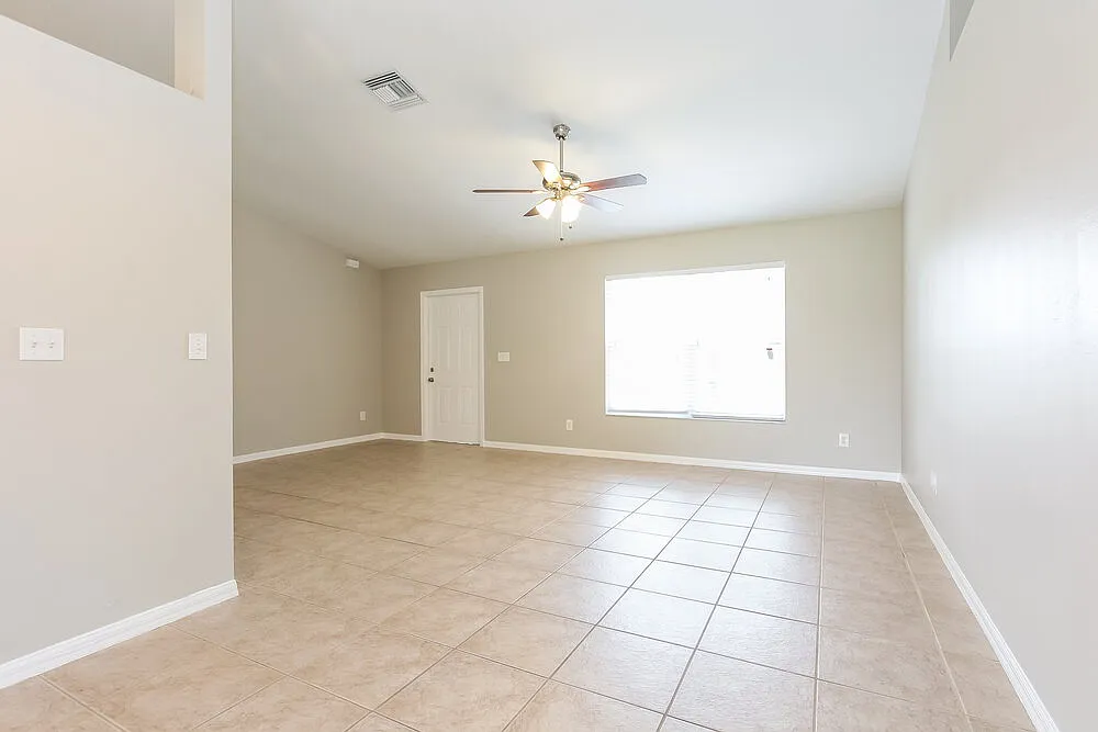 3 bed, 2.0 bath, 1287 sqft, $2,200 — Photo 3