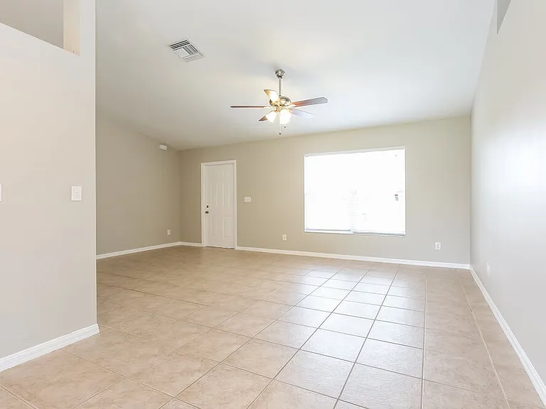 3031 SW 15th Ave — Photo 3