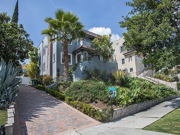 2nd image of 1933 N Mariposa Ave