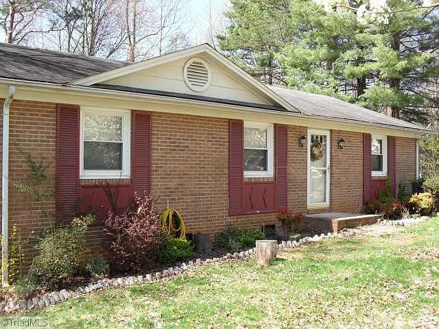 2nd image of 1139 Blue Hollow Rd