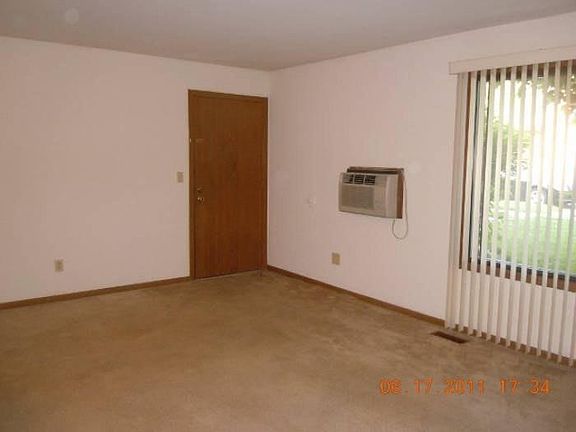 3rd image of 715 Dean Dr