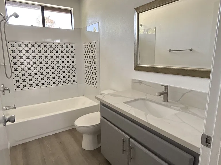 640 W Alondra Blvd #2 — Photo 7