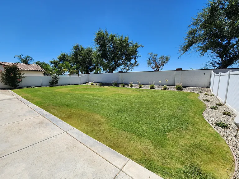 2611 Barrowby St — Photo 36