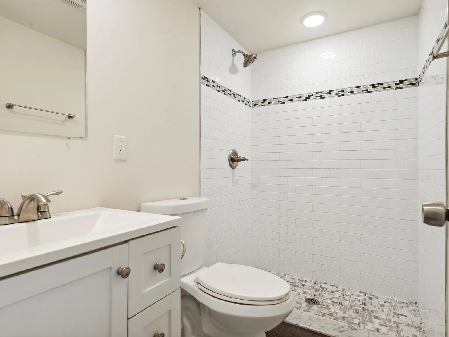 1714 Fontain St — Photo 3
