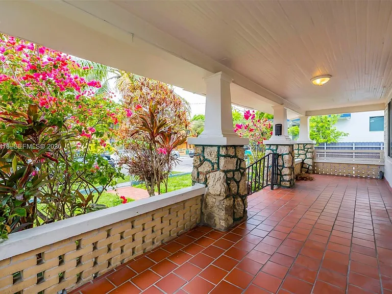 1243 SW 3rd St — Photo 50