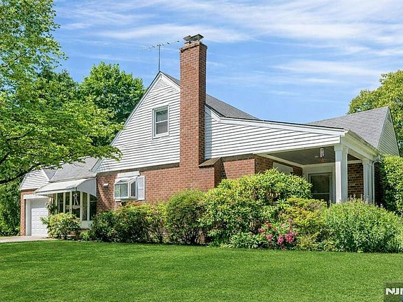 5th image of 389 Bergen Blvd