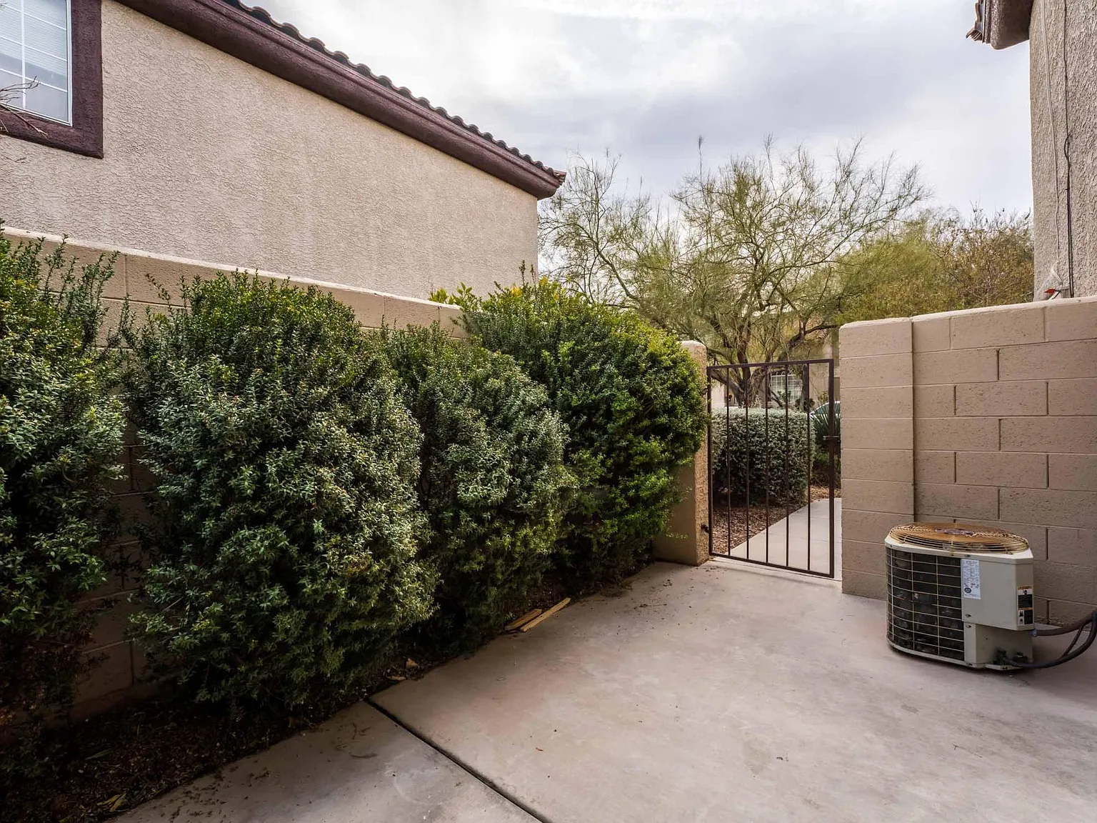 3 bed, 2.5 bath, 1523 sqft, $1,950 — Photo 3