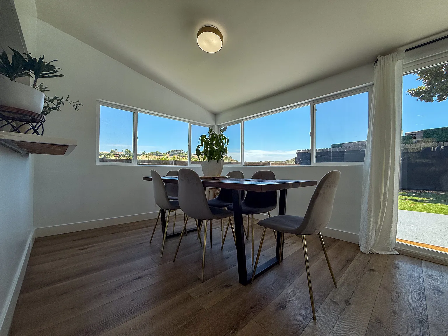 2 bed, $6,995 — Photo 4