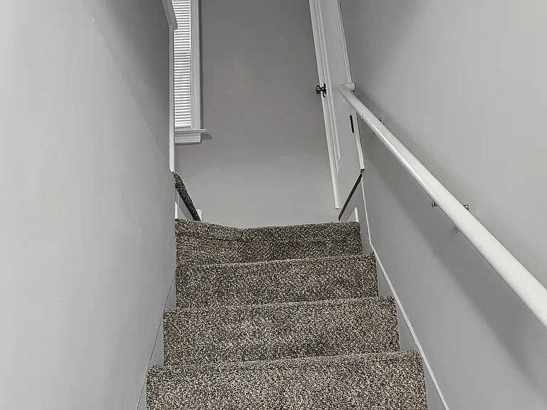 2096 Russell Ave — Photo 4