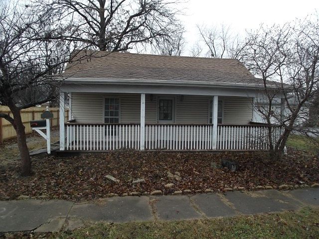 1st image of 321 E Macoupin St