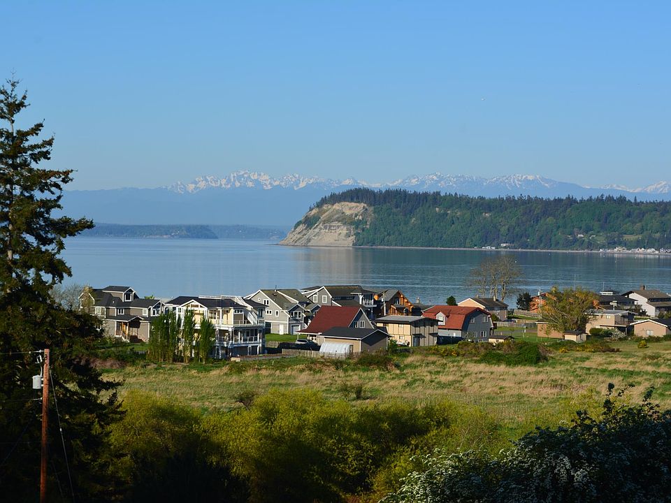 West facing view over Useless Bay