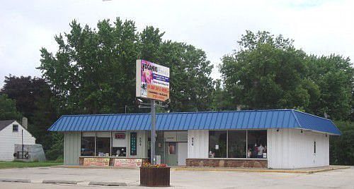 4th image of 854 S Commercial St