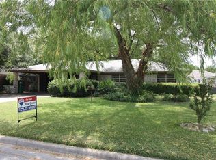 1706 Dover Dr, Gainesville, TX 76240