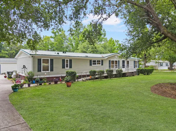 1102 Long Acre Dr, Bonneau, SC 29431