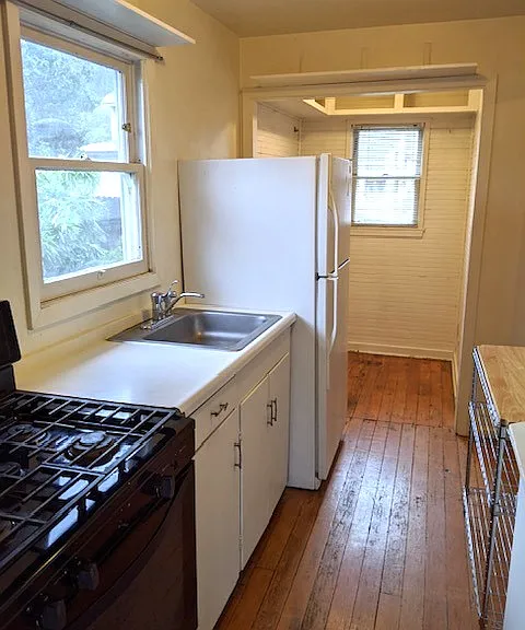 557 Brizzolara St #B — Photo 2