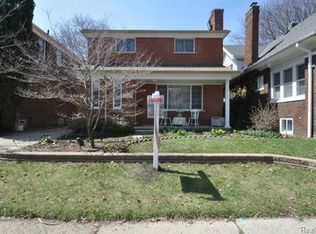 1263 Lakepointe St, Grosse Pointe Park, MI 48230