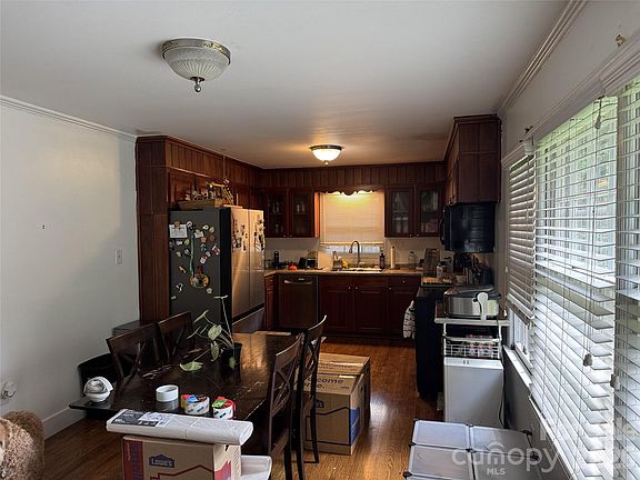 5th image of 948 Heather Ln