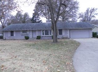 9 W Country Ln, Kansas City, MO 64114