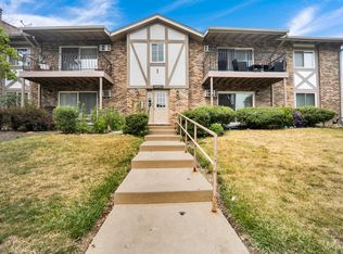 16W575 79th St APT 1-206, Willowbrook, IL 60527